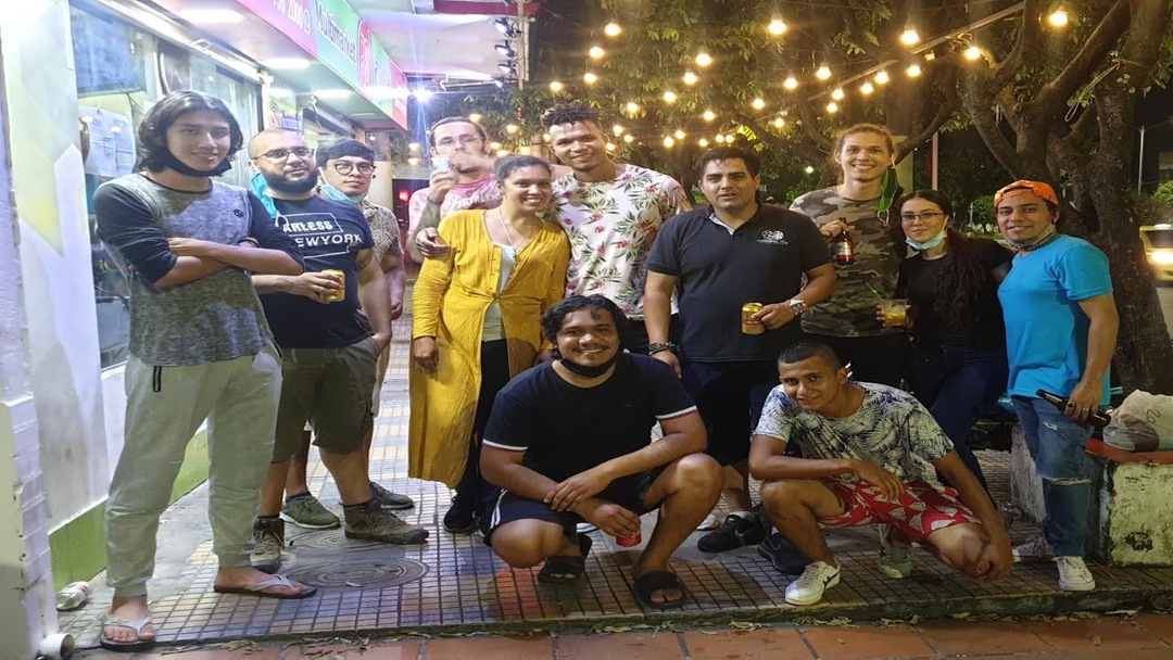 Equipo de trabajo  Alto Voltaje Films serie ocaso de cinco inocentes