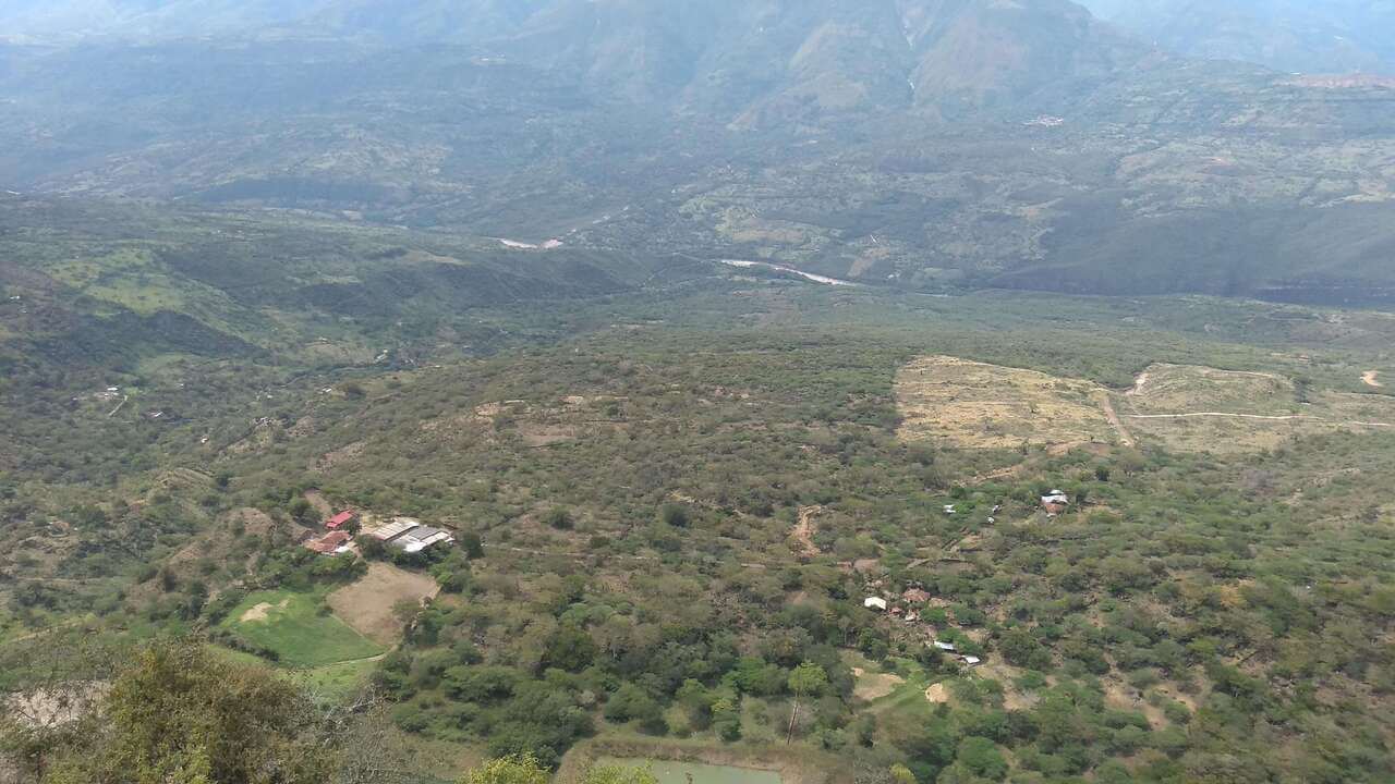 Paisaje pueblo donde se grabo Bari