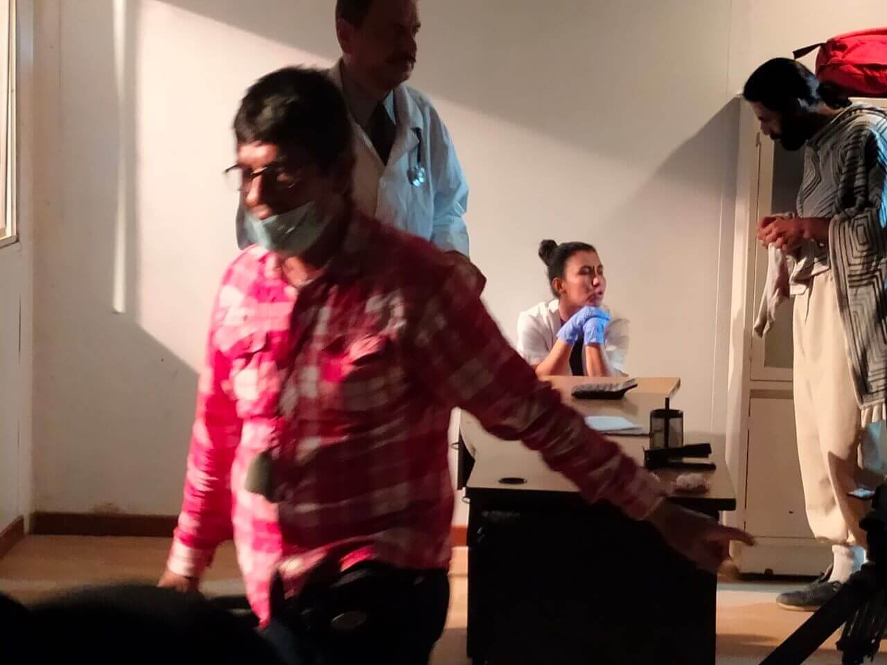 Detras de camaras antes de grabación El Recluta